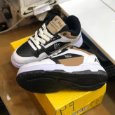 کفش کتونی مردانه مدل جردن تراویس رنگ سفید کرم رویه چرم صنعتی دور دوخت