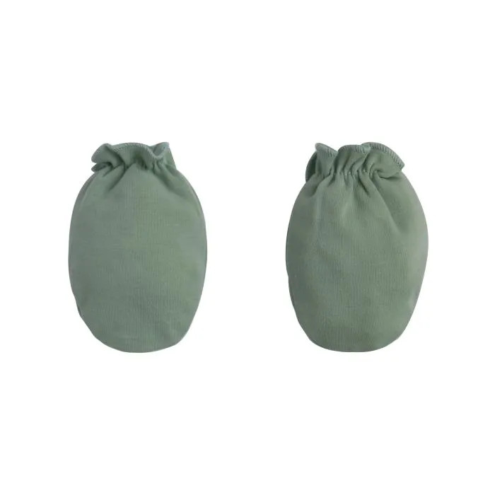 green-gloves-zoo.webp