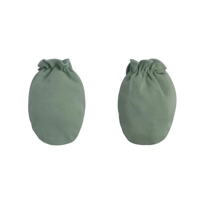 green-gloves-zoo.webp