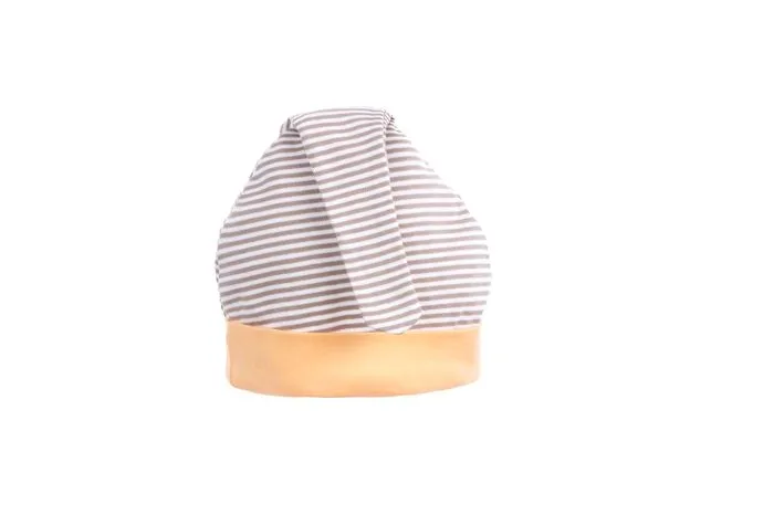 lion-model-hat-naughty.webp