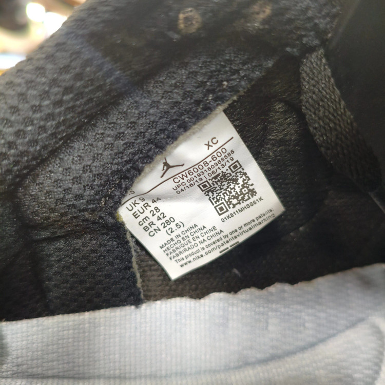 کتونی نایک جردن مشکی آبی رویه ورنی ضد خط و خش با زیره طبی و سیستم Air